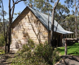 Premium self-contained wilderness accommodation in the northern  blue mountains